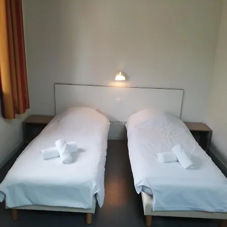 Village De Szálloda 3*