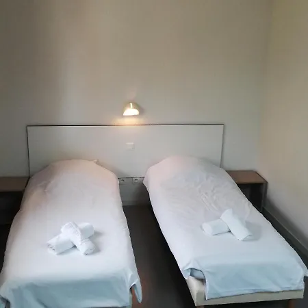 Village De Szálloda 3*