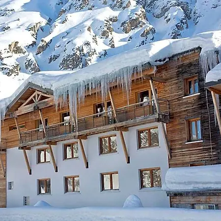 Village De Hotel 3*
